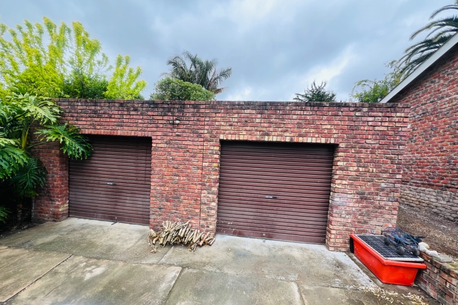 4 Bedroom Property for Sale in Twee Rivieren Western Cape